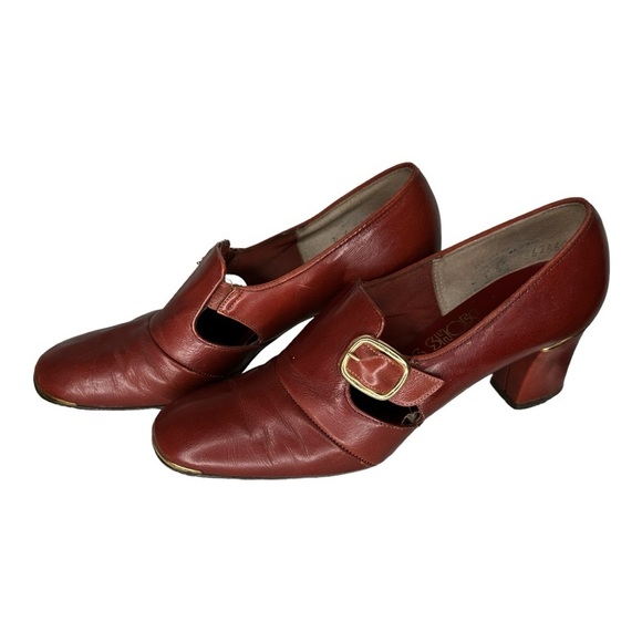 Vintage Red Cross Shoes - Picture 2 of 6